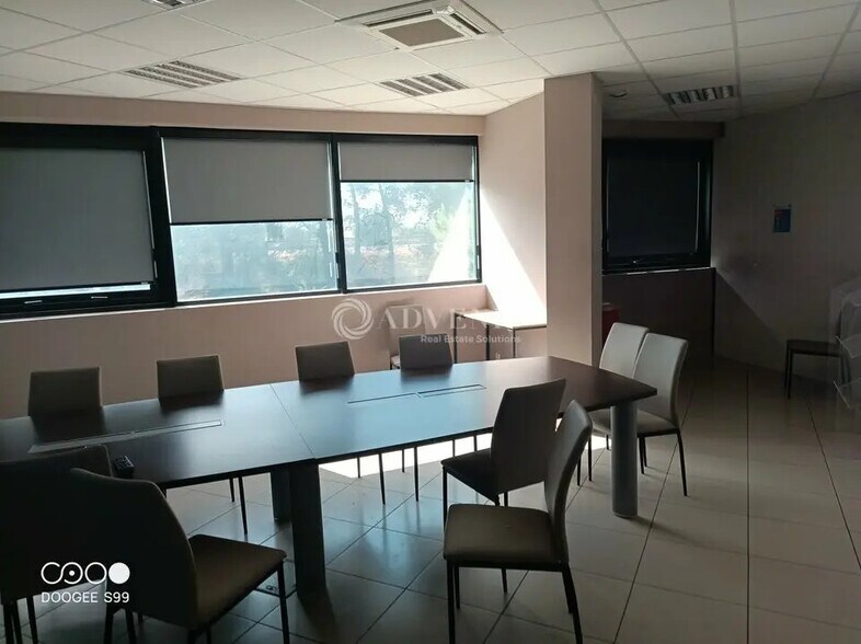 Bureau dans à louer - Photo de l’immeuble – Image 1 sur 6
