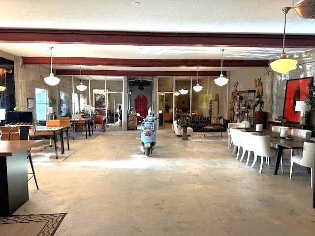 5400 NE 4 Ct, Miami, FL à louer Photo intérieure– Image 1 sur 4