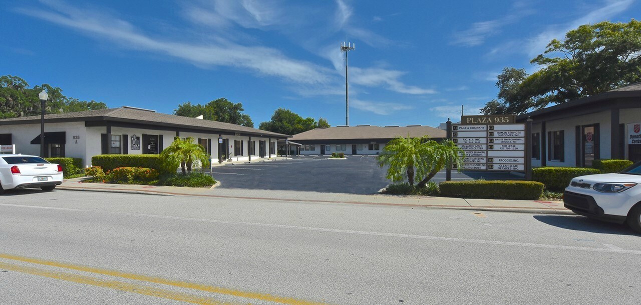 935 Main St, Safety Harbor, FL à louer Photo de l’immeuble– Image 1 sur 13