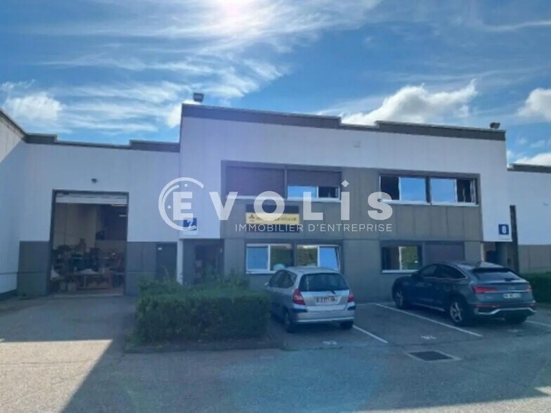 Bureau dans Décines-Charpieu à louer - Photo de l’immeuble – Image 3 sur 16