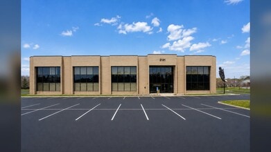 2121 Cliff Dr, Eagan, MN à louer - Vidéo sur l’annonce professionnelle