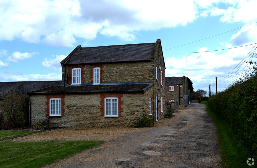 Irchester Rd, Wollaston à louer - Photo de l’immeuble – Image 3 sur 18