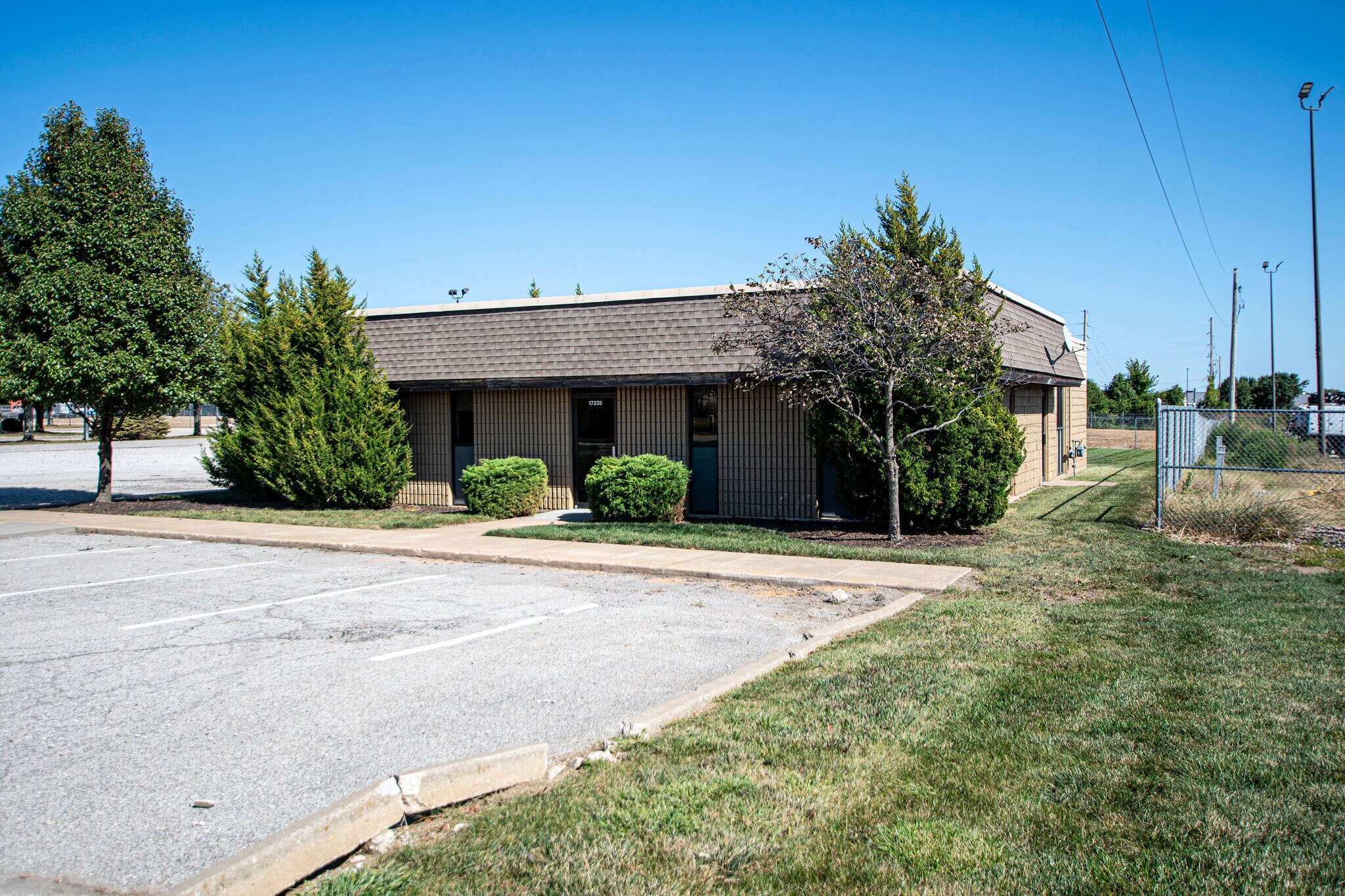 17235 Bel-Ray Pl, Belton, MO à louer Photo de l’immeuble– Image 1 sur 23