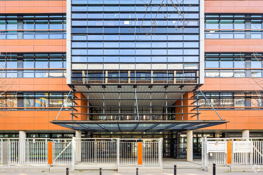 3-15 Rue Henri Rol Tanguy, Montreuil à louer - Photo de l’immeuble – Image 2 sur 4