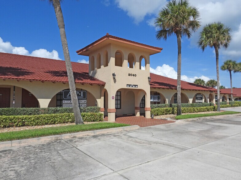 2040 Highway A1A, Indian Harbour Beach, FL à louer - Photo de l’immeuble – Image 3 sur 18