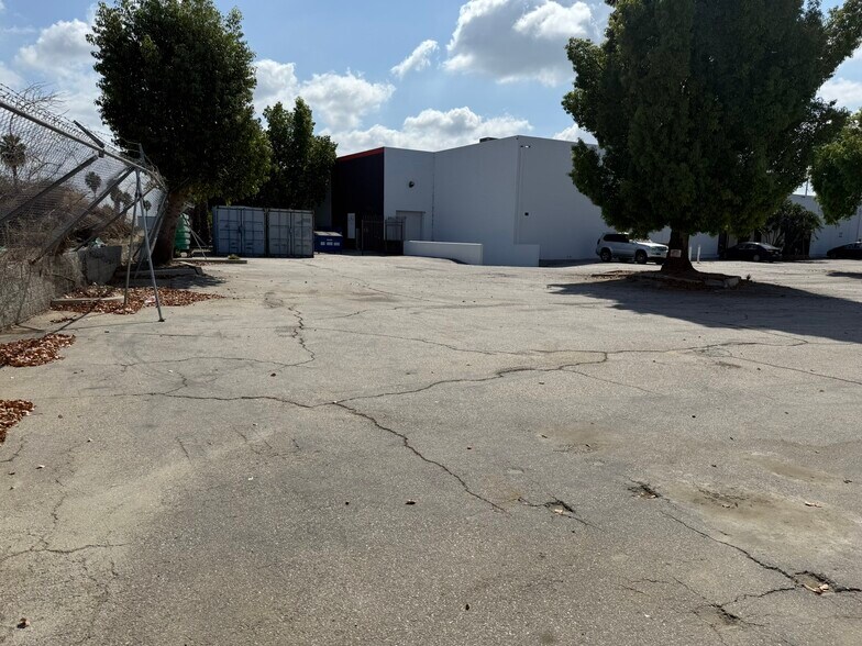 9200 Gazette Ave, Chatsworth, CA à louer - Photo de l’immeuble – Image 2 sur 15