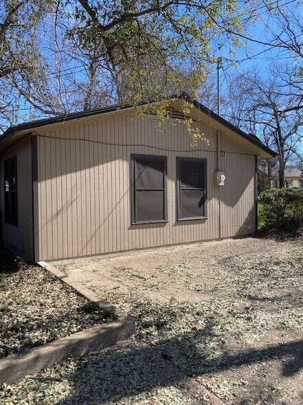 500 E Corsicana St, Athens, TX à louer - Photo de l’immeuble – Image 2 sur 3