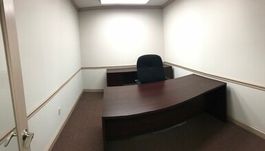 4 Terry Dr, Newtown, PA à louer Photo intérieure– Image 1 sur 9