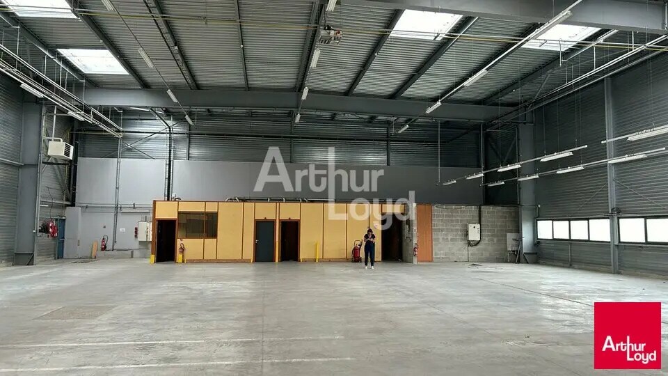 Local d’activités dans Blois à louer - Photo de l’immeuble – Image 3 sur 5