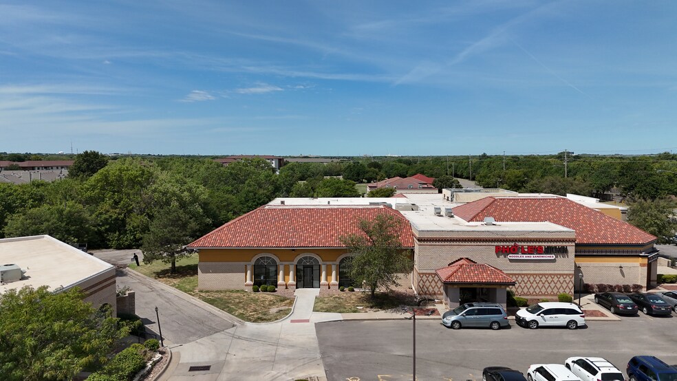 2929 N Rock Rd, Wichita, KS à louer - Photo de l’immeuble – Image 2 sur 5