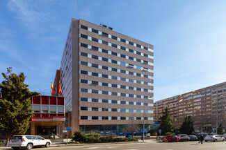 Plus de détails pour Calle de Orense, 58, Madrid - Bureau à louer