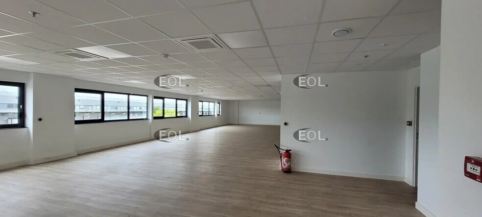 Industriel/Logistique dans Mions à louer - Photo de l’immeuble – Image 3 sur 6