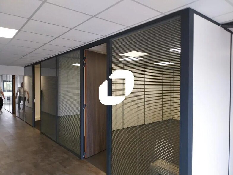 Bureau dans Couëron à louer - Photo de l’immeuble – Image 1 sur 3