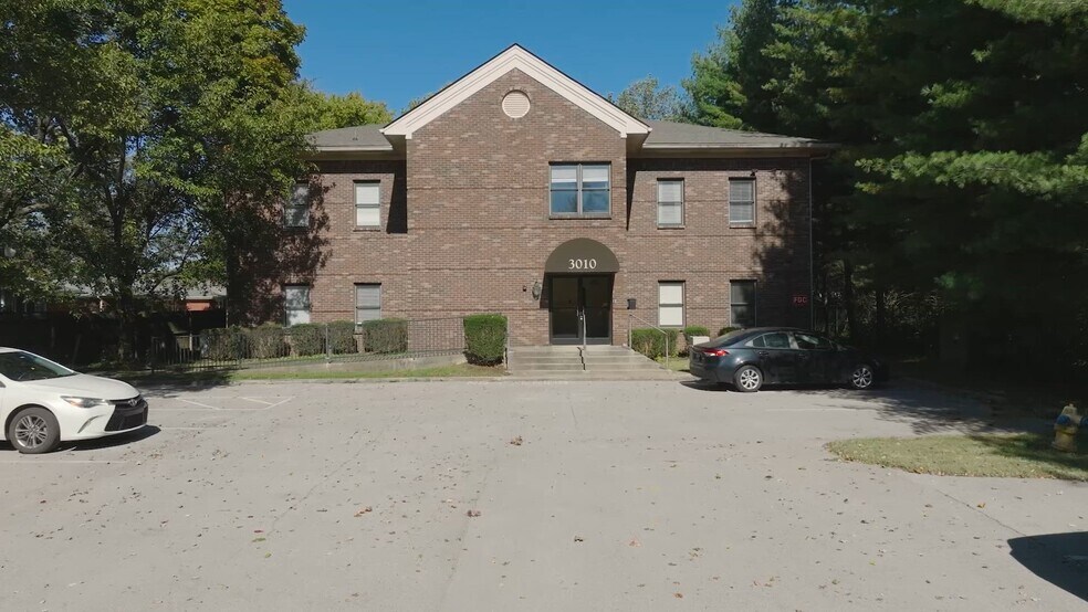 3010 Taylor Springs Dr, Louisville, KY à louer - Vidéo sur l’annonce professionnelle – Image 2 sur 10