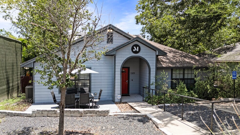 1309 Chestnut Ave, Austin, TX à louer - Photo de l’immeuble – Image 2 sur 26