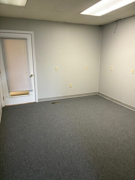409 Easton Rd, Willow Grove, PA à louer - Photo de l’immeuble – Image 3 sur 7
