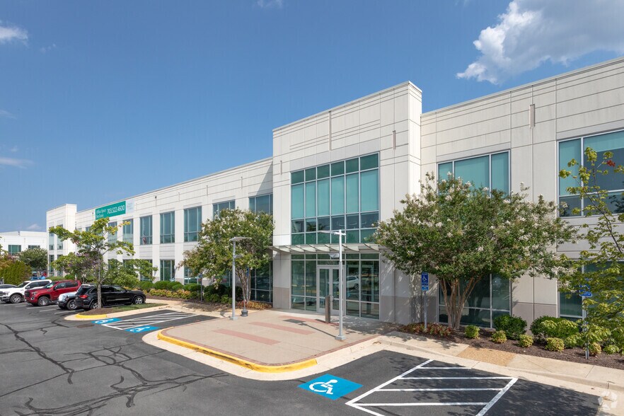 3076 Centreville Rd, Herndon, VA à louer - Photo de l’immeuble – Image 3 sur 4