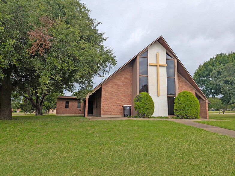 5915 Singing Hills Dr, Dallas, TX à vendre - Photo de l’immeuble – Image 3 sur 13
