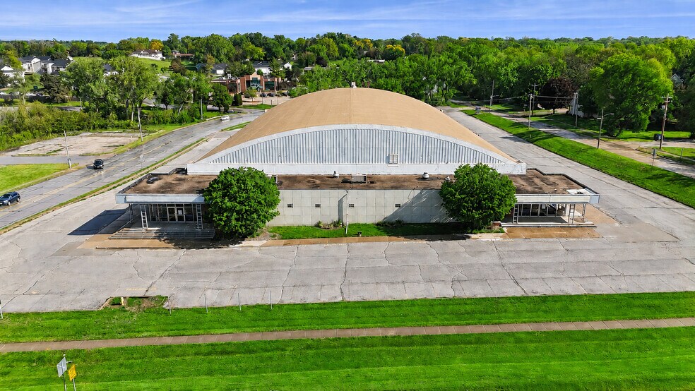 7201 Hickman Rd, Urbandale, IA à vendre - Photo de l’immeuble – Image 3 sur 9