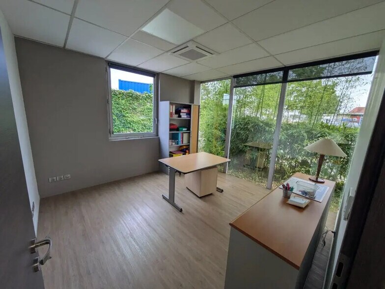 Bureau dans Besançon à louer - Photo de l’immeuble – Image 1 sur 13