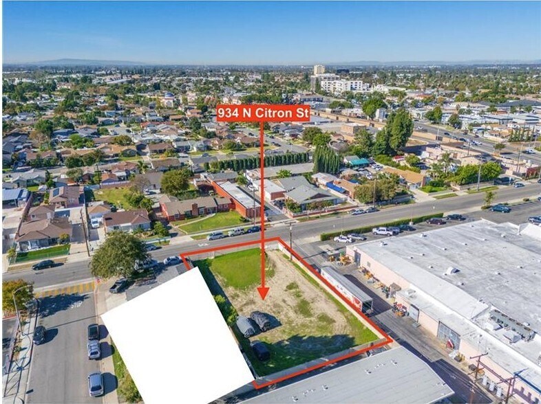 934 N Citron St, Anaheim, CA à vendre - Photo de l’immeuble – Image 3 sur 14