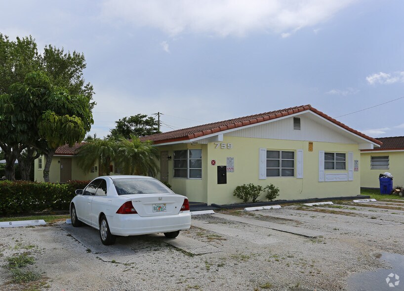 759 NE 13th Ct, Fort Lauderdale, FL à vendre - Photo de l’immeuble – Image 2 sur 3