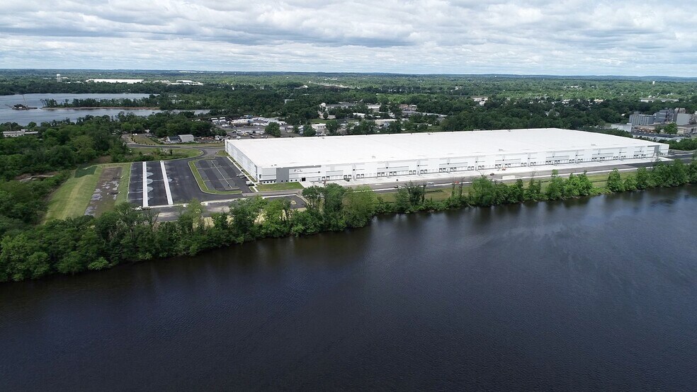 2300 S Pennsylvania Ave, Morrisville, PA à louer - Photo de l’immeuble – Image 2 sur 6