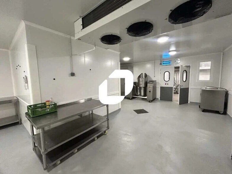 Local d’activités dans Eaubonne à louer - Photo de l’immeuble – Image 3 sur 20