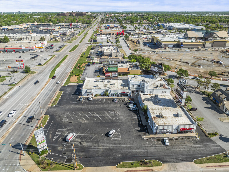 7025-7039 S Memorial Dr, Tulsa, OK à louer - Photo de l’immeuble – Image 3 sur 9