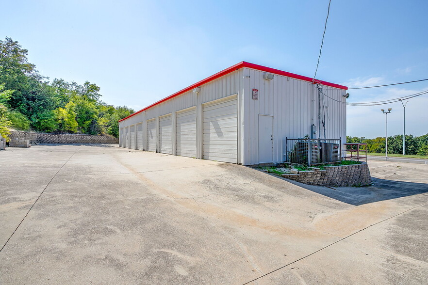 1914 Jacksboro Hwy, Fort Worth, TX à louer - Photo principale – Image 1 sur 6