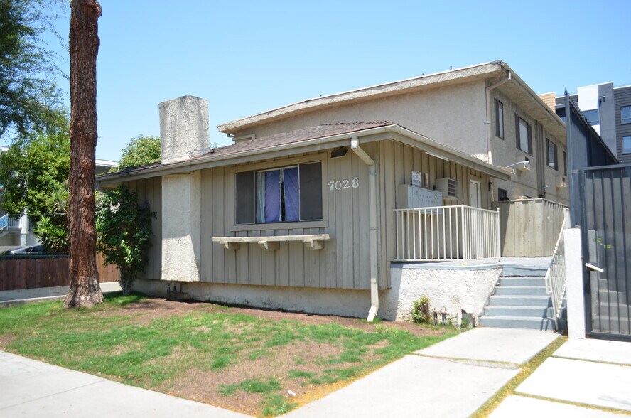 7028 Alabama Ave, Canoga Park, CA à vendre - Photo de l’immeuble – Image 2 sur 32