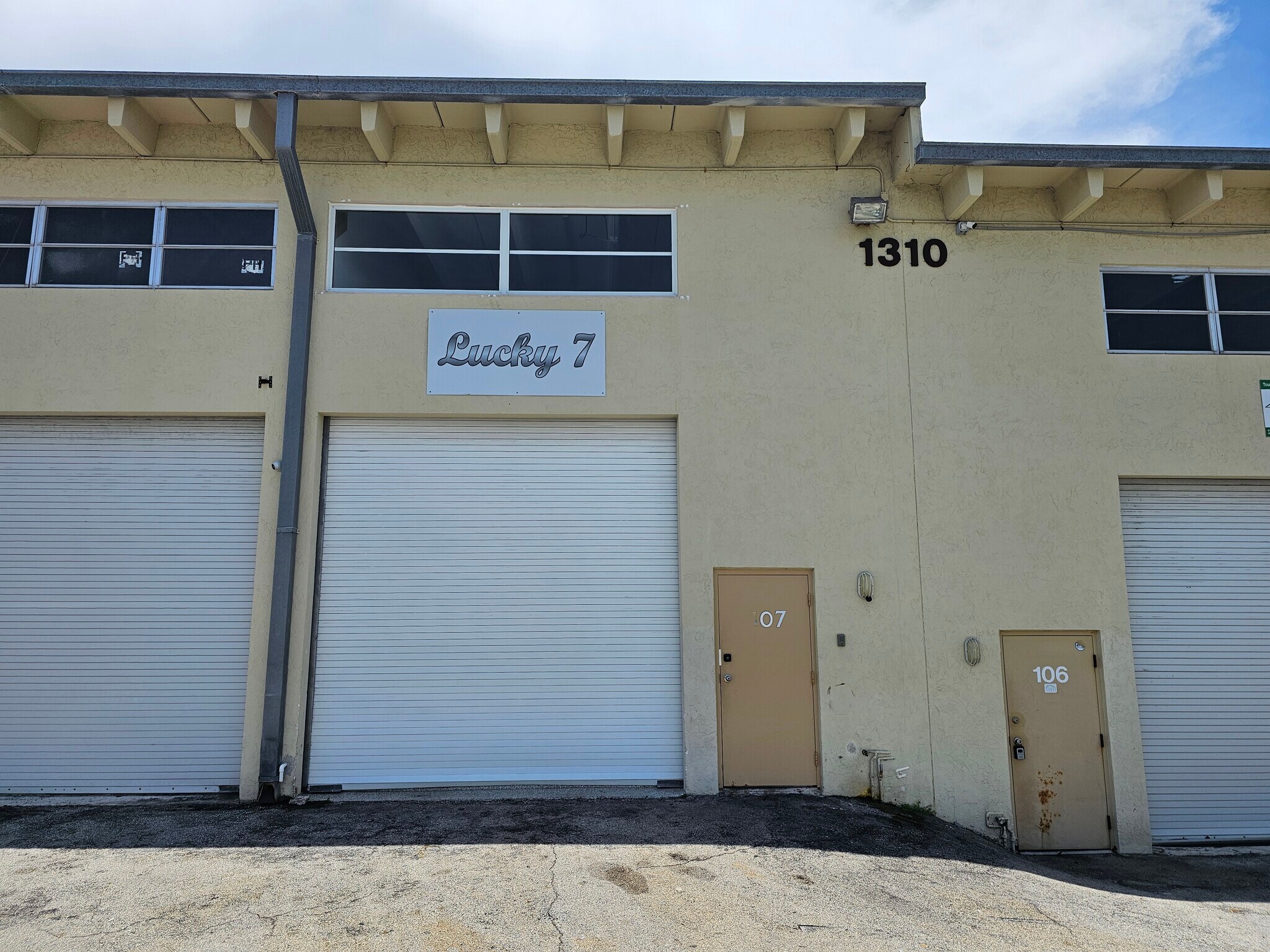 1310 S Killian Dr, West Palm Beach, FL à louer Photo de l’immeuble– Image 1 sur 7