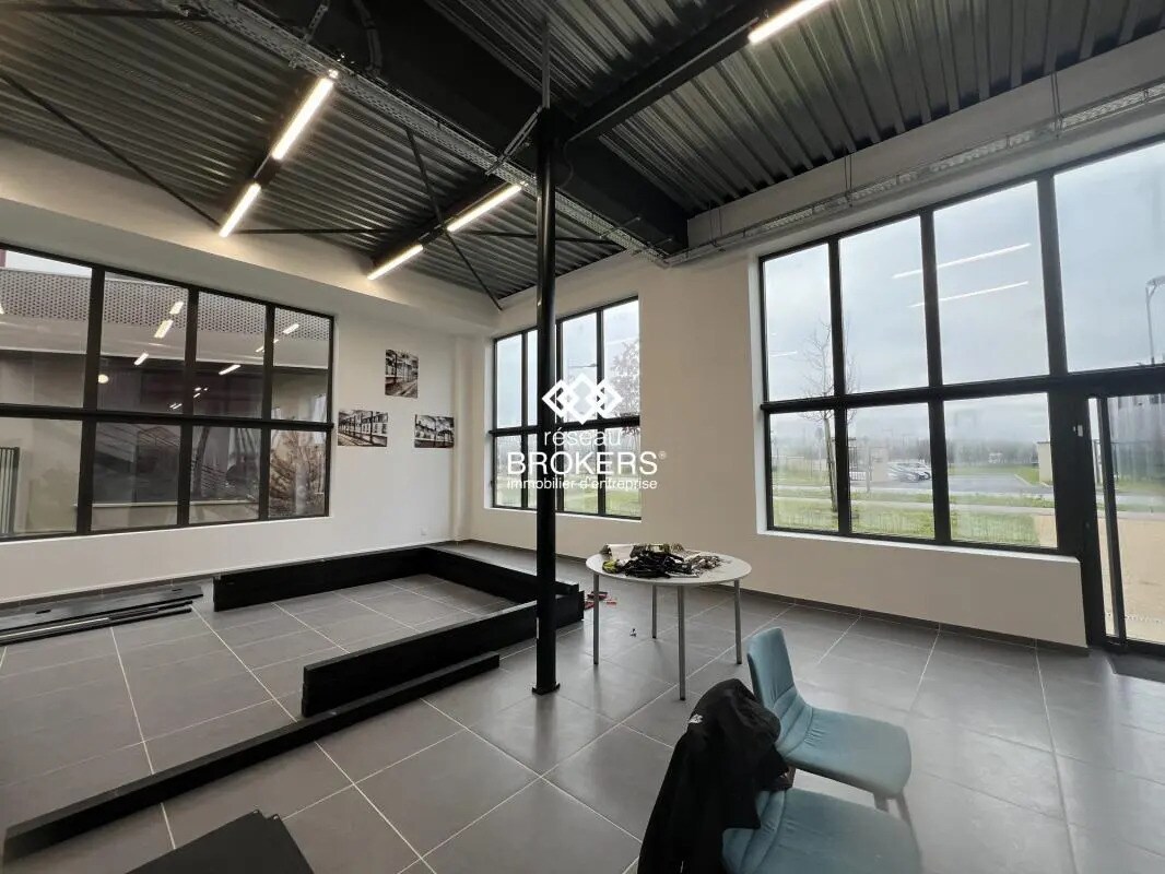 Local d’activités dans Saint-Pierre-du-Perray à louer Photo intérieure– Image 1 sur 19