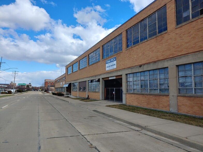 301 W 3rd St, Sterling, IL à vendre - Photo principale – Image 1 sur 27