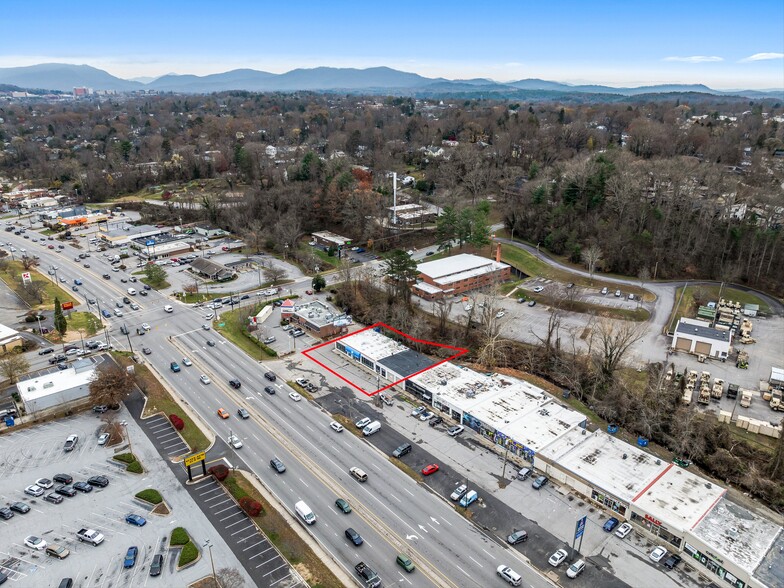 1048 Patton Ave, Asheville, NC à louer - Photo de l’immeuble – Image 1 sur 38