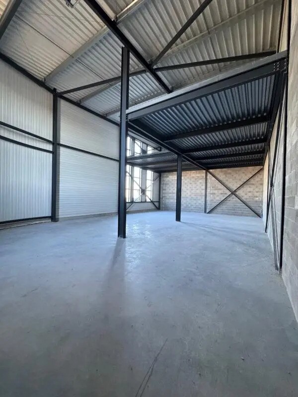 Local d’activités dans SAINT-GEORGES-D'ORQUES à louer Photo intérieure– Image 1 sur 6