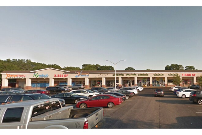 282-328 E Main St, East Islip, NY à louer Photo de l’immeuble– Image 1 sur 9