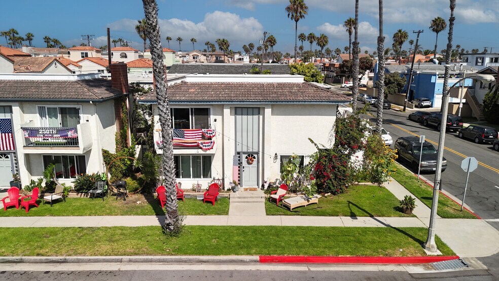 123 14th St, Huntington Beach, CA à vendre - Photo de l’immeuble – Image 2 sur 9