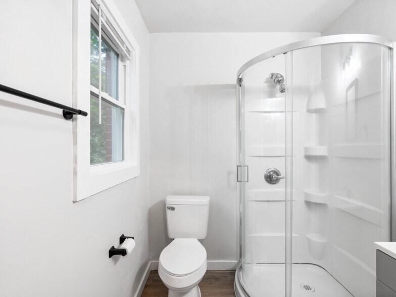 671 E Court St, Marion, NC à vendre - Photo de l’immeuble – Image 3 sur 28