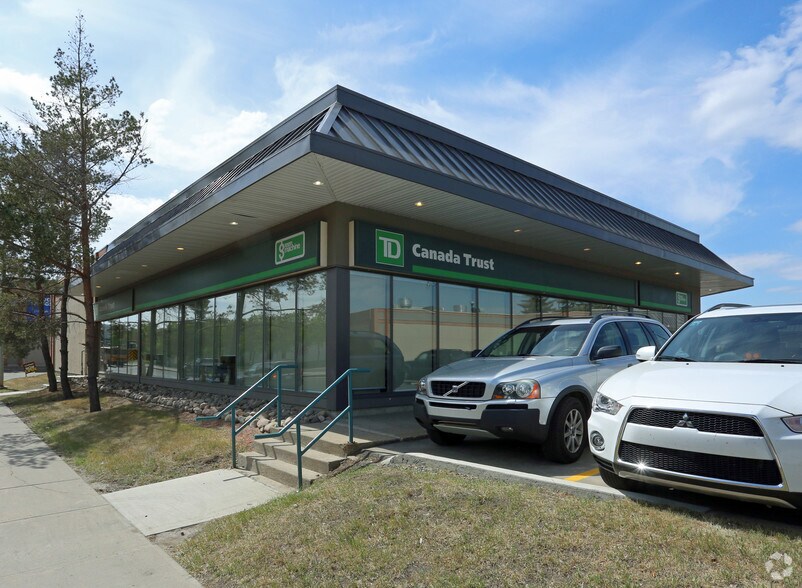 14941 Stony Plain Rd NW, Edmonton, AB à louer - Photo de l’immeuble – Image 2 sur 4