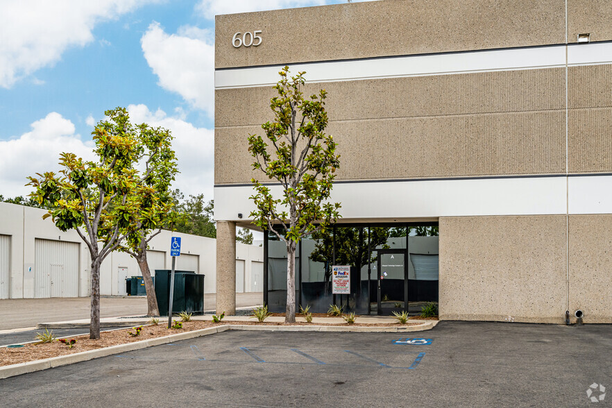 601 S Milliken Ave, Ontario, CA à louer - Photo de l’immeuble – Image 3 sur 7