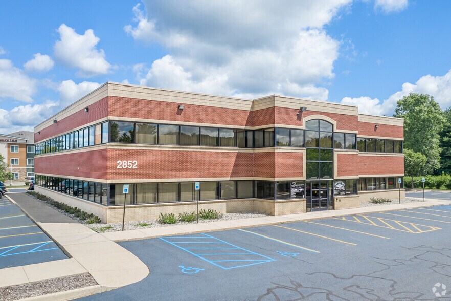 2852 Eyde Pky, East Lansing, MI à louer - Photo de l’immeuble – Image 1 sur 7