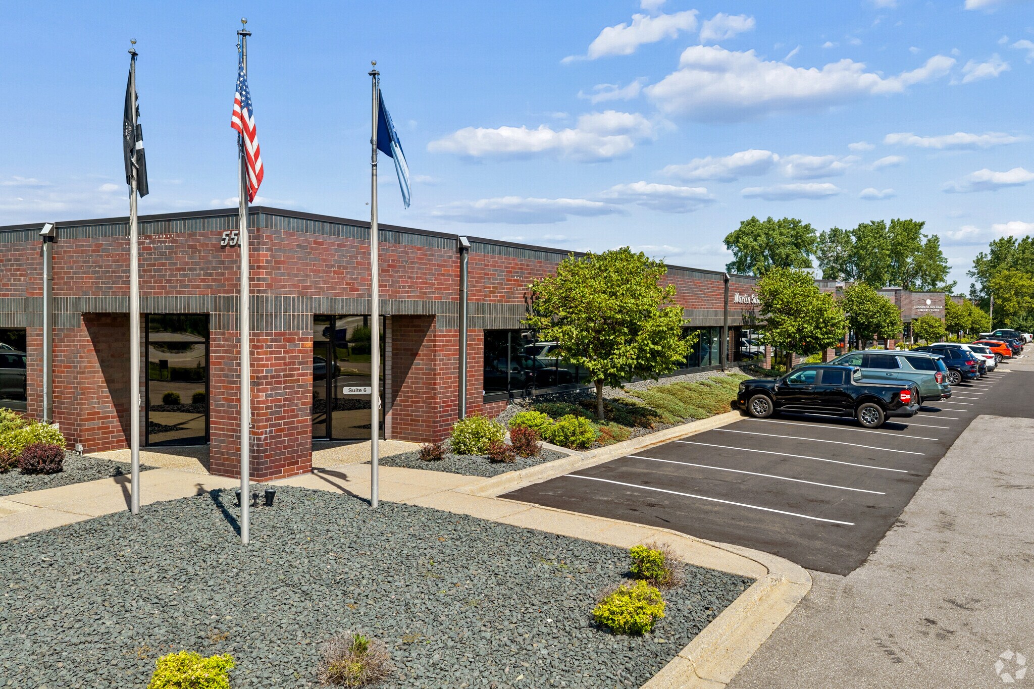 550-600 County Road D W, New Brighton, MN à louer Photo de l’immeuble– Image 1 sur 14