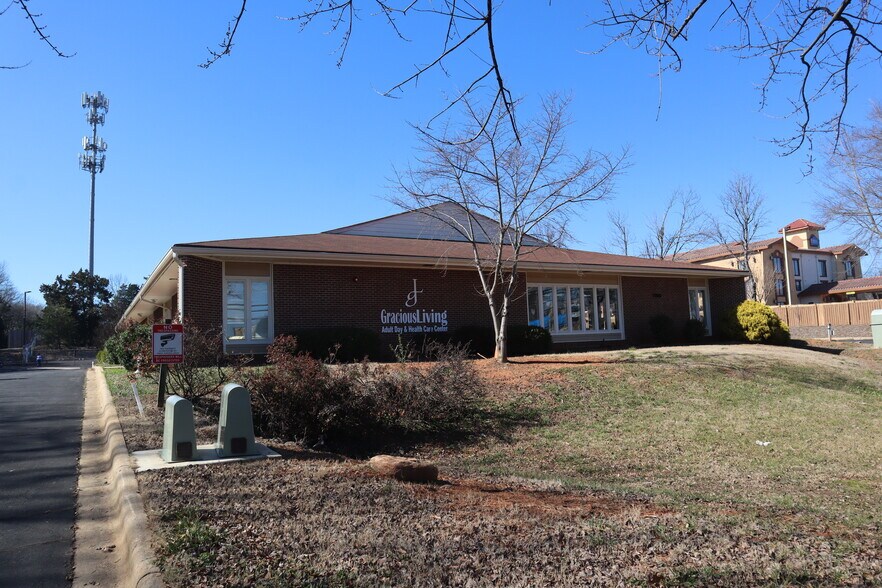 7950 Nations Ford Rd, Charlotte, NC à vendre - Photo de l’immeuble – Image 3 sur 9