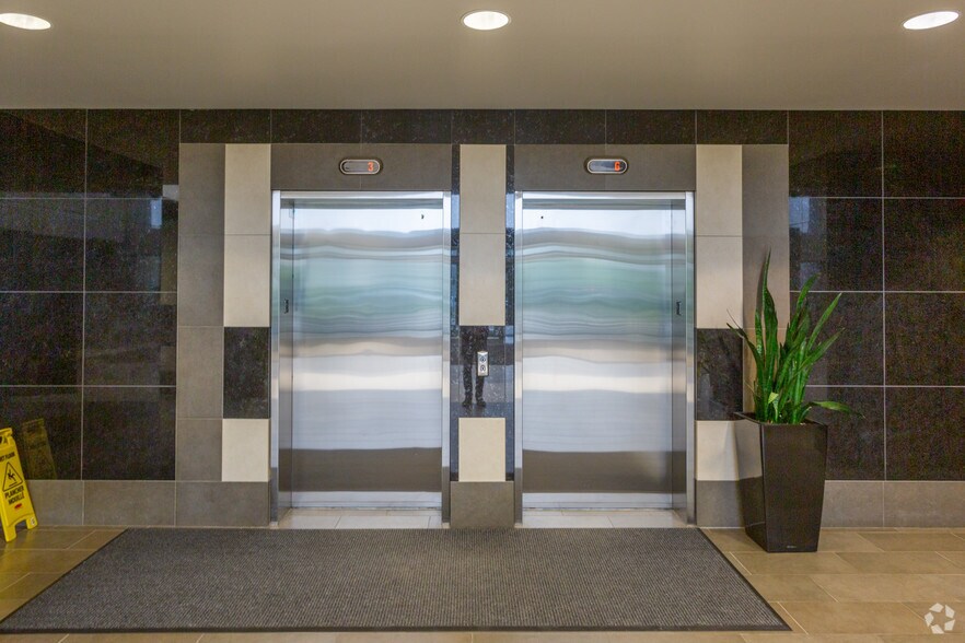 2618 Hopewell Pl NE, Calgary, AB à louer - Hall d’entrée – Image 2 sur 10