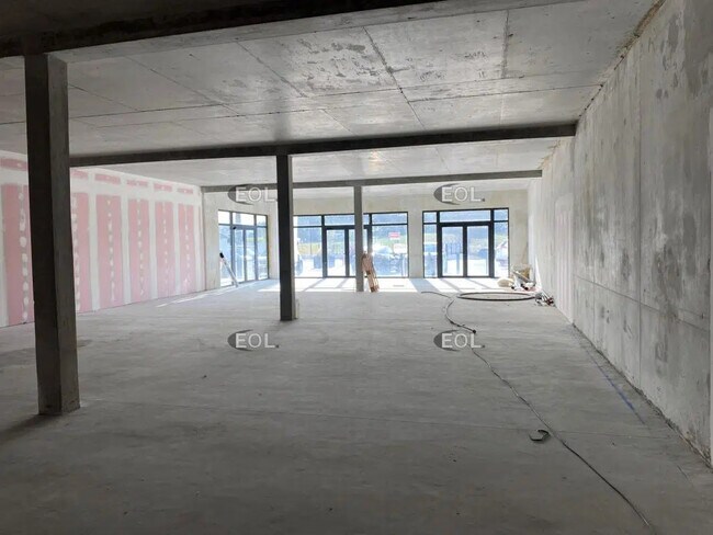 Plus de détails pour 480 Route De Berre, Éguilles - Local commercial à louer
