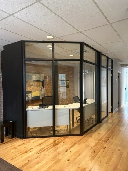 336-340 Rue Sherbrooke E, Montréal, QC à louer - Photo intérieure – Image 2 sur 12