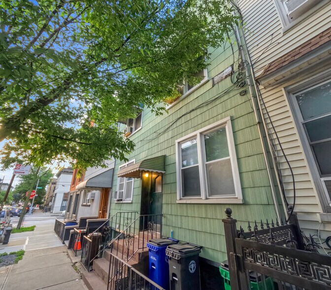 4-79 Woodward Ave, Ridgewood, NY à vendre - Photo de l’immeuble – Image 3 sur 7