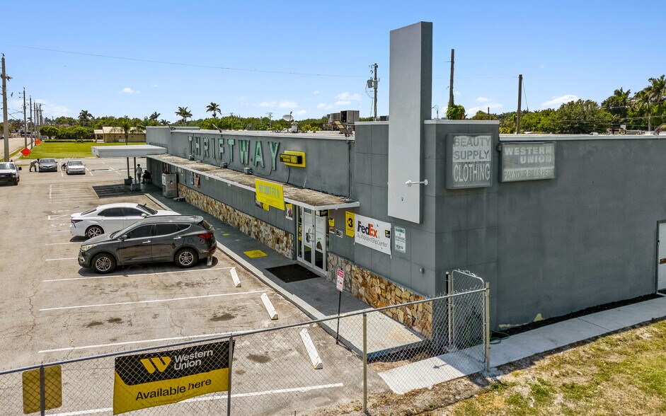 181 Rardin Ave, Pahokee, FL à vendre - Photo de l’immeuble – Image 3 sur 14