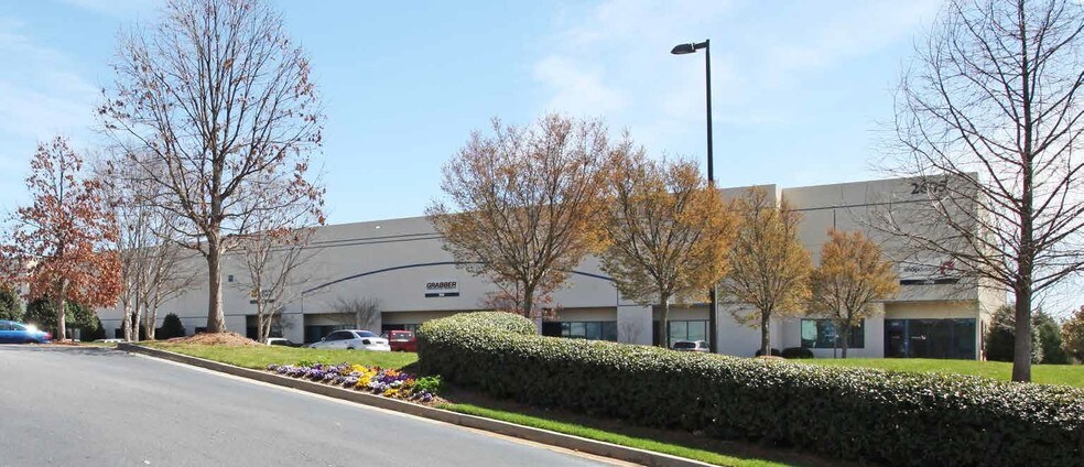 2605 N Berkeley Lake Rd, Duluth, GA à louer - Photo principale – Image 1 sur 6